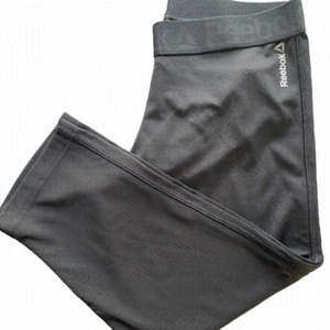 𝅺REEBOK cropped athletic pants / yoga / workout / running / walking size L